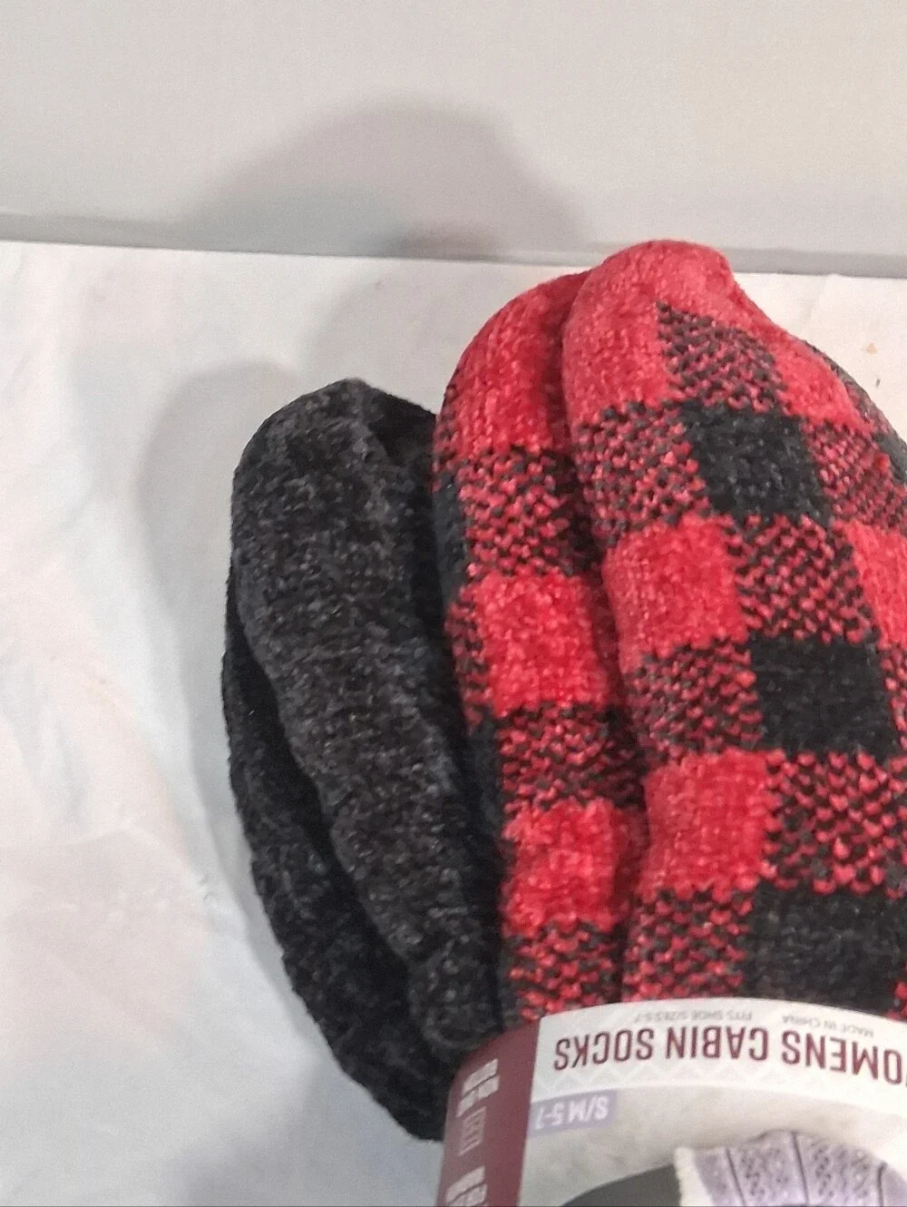 Women's Pack Of 2 Size 5-7 Black & Red And Black NWT Extra Warm Muk Luk Socks